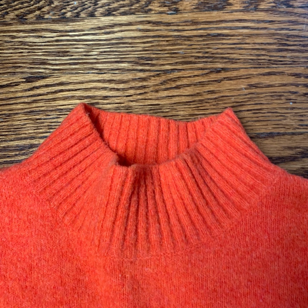 Uniqlo orange/red sweater - Picture 3 of 4